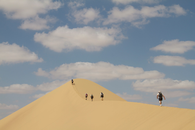 Adventures-NW-Pickford-Doctober-Desert-Runners_Runners-scaling-dune_credit-Desert-Runners-Movie_High